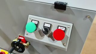 平坦化・溝入れプレス機は、ハードウェアで使用される平坦化・溝入れ一体型の機械です。